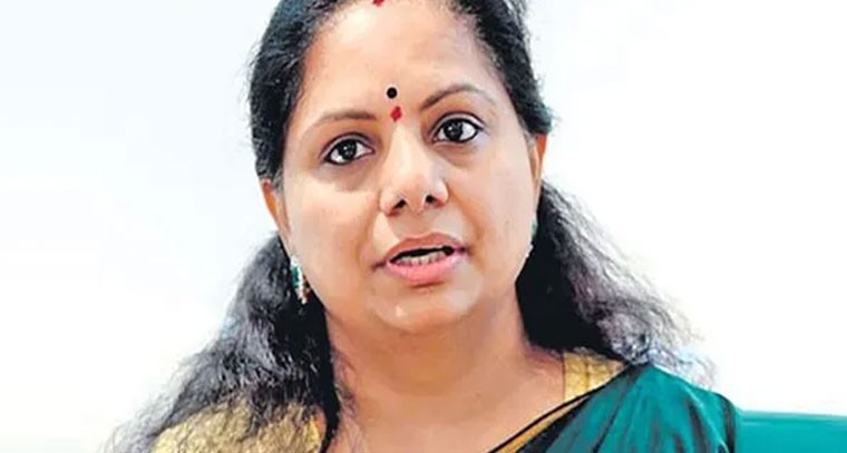 మల్లారెడ్డి వేల ఎకరాలు కబ్జా పెట్టిండు: కవిత