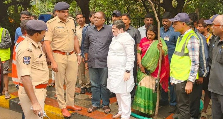 కేబీఆర్ పార్కువ‌ద్ద వరద నీటిని తొల‌గించిన హైడ్రా