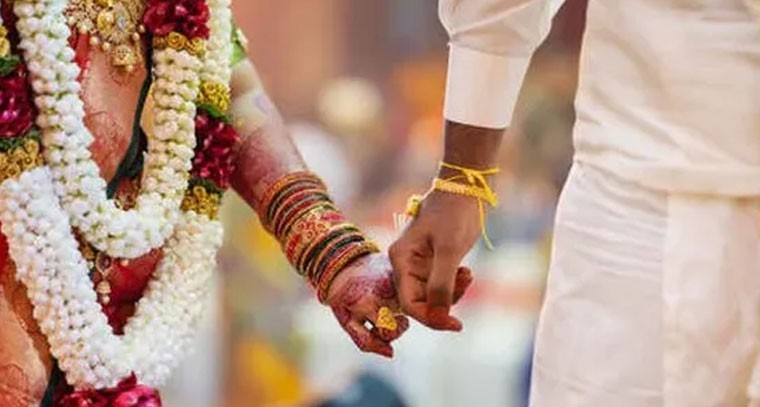 సర్పంచ్ పదవి కోసం ఎస్సీ మహిళతో పెళ్లి.. చివరికి సీన్ మెుత్తం రివర్స్