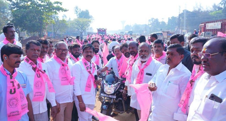 కార్మిక రంగానికి ఉరితాళ్లుగా నూతన చట్టాలు : పటాన్చెరు ఎమ్మెల్యే గూడెం మహిపాల్ రెడ్డి 