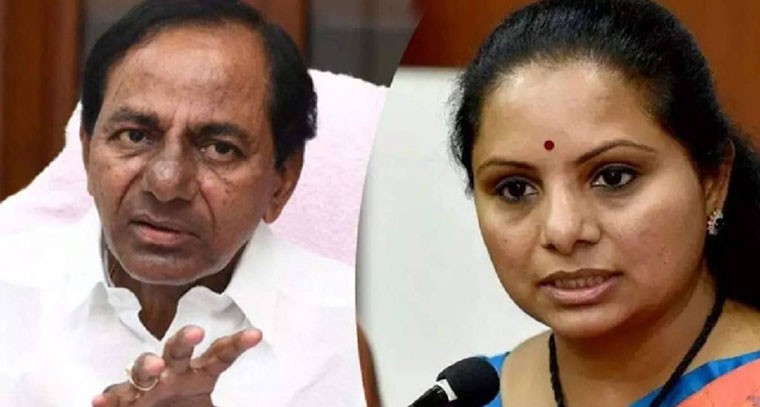 కవితో కేసీఆర్ స్పందించిన తీరు పార్టీలో చర్చగా మారింది..
