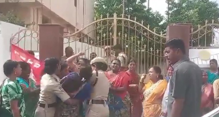 మంత్రి కొండా సురేఖ ఇంటి వద్ద ఉద్రిక్తత