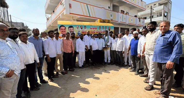 ఖాజీపల్లిలో ఉచిత నీటి పంపిణీ