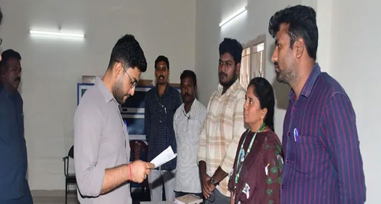 జోనల్ కార్యాలయాన్ని సందర్శించిన కేఎంసీ కమిషనర్