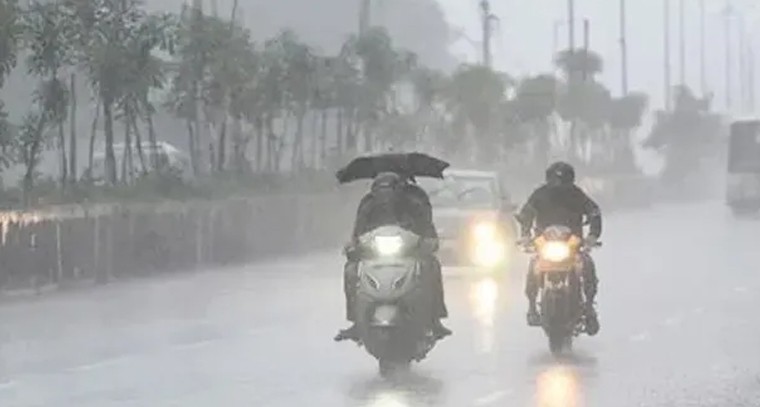 వర్షాల ఎఫెక్ట్.. వర్క్ ఫ్రమ్ హోమ్ చేయండి: పోలీసులు