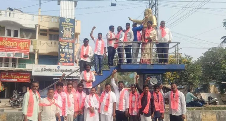 బీఆర్ఎస్ ఆధ్వర్యం లో అంబేద్కర్ వర్ధంతి