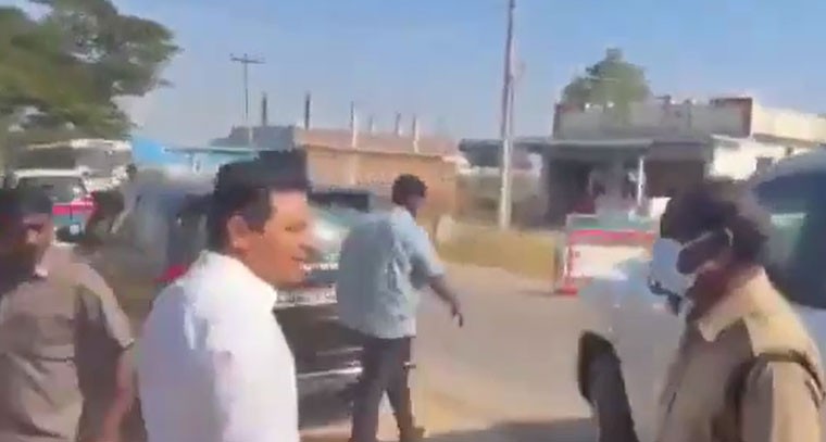 మాజీ మంత్రి కేటీఆర్ వాహనం తనిఖీ