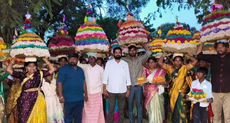 ముల్కల్ బోమ్మారెడ్డి గూడెంలో బతుకమ్మ సంబరాలు