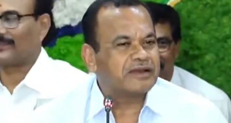 హరీష్ రావు, కేటీఆర్ తమ లెక్కలోకి రారు: మంత్రి కోమటిరెడ్డి