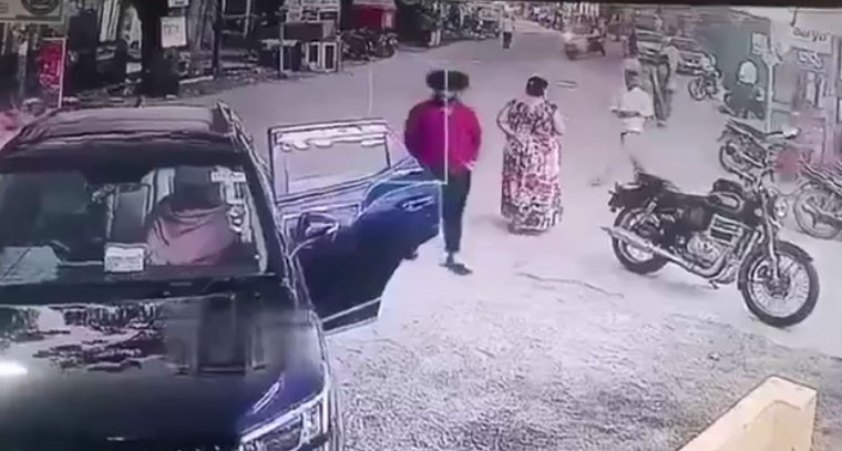 బాలుడి విక్రయం.. 15 మందిపై కేసు నమోదు