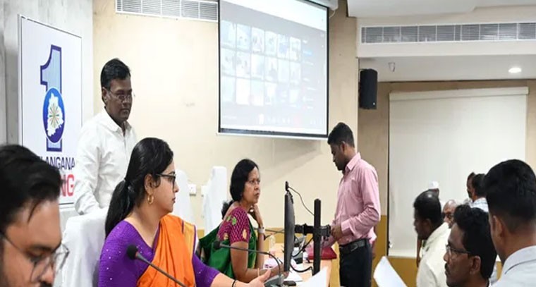 మౌలానా ఆజాద్ చౌరస్తాలో హైమాస్ట్ లైట్లు ఏర్పాటు చేయాలి: కలెక్టర్ కు వినతి