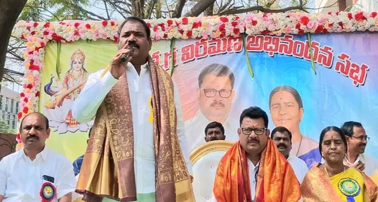 కొండాపూర్ ZPHS ప్రధానోపాధ్యాయురాలు ఉమాదేవికి ఘన వీడ్కోలు