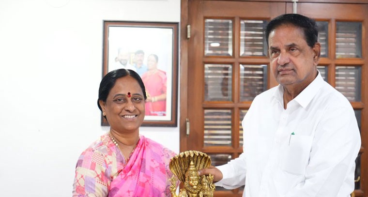 మంత్రి సురేఖతో టీటీడీ చైర్మన్ బీఆర్ నాయుడు భేటీ