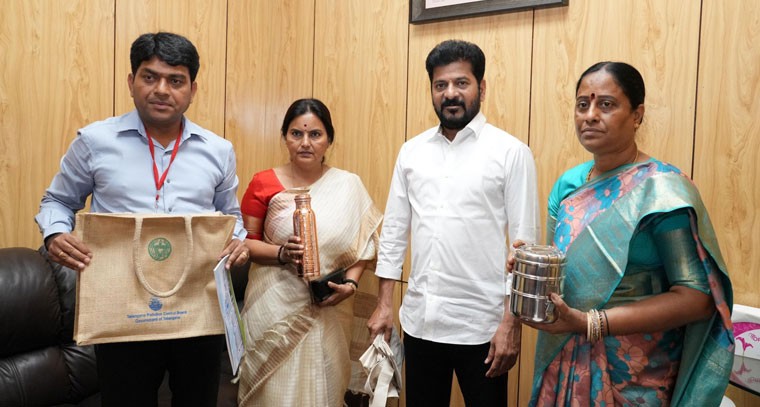 ప్లాస్టిక్​ వాడొద్దు... పర్యావరణాన్ని నష్టపరచొద్దు: మంత్రి కొండా సురేఖ