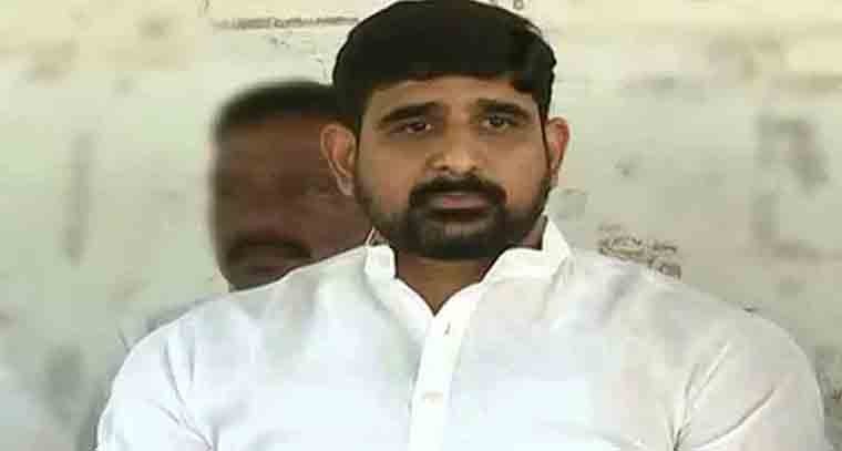 రేవంత్ రెడ్డి ఓట్లని అమ్ముకున్నాడు 
