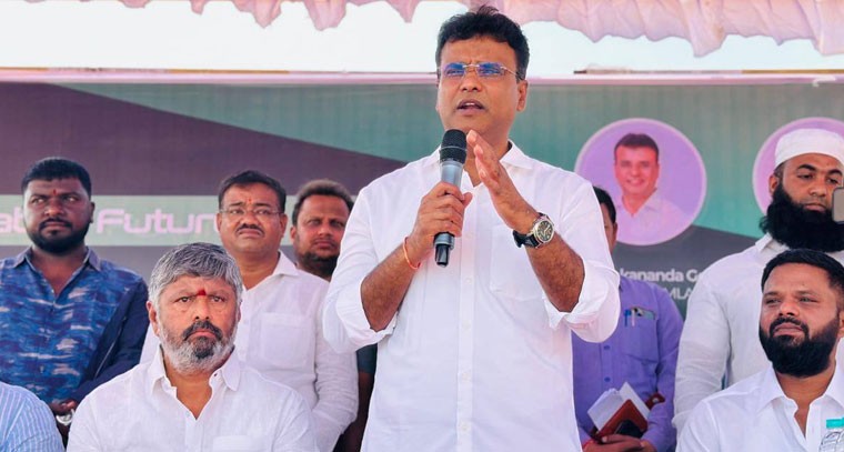  ఎమ్మెల్యే కేపీ. వివేకానంద్  చేతుల మీదుగా గ్రాండ్ గా 