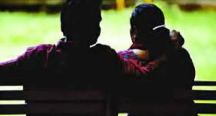 వివాహేతర సంబంధం.. మహిళను వివస్త్రను చేసి దారుణం