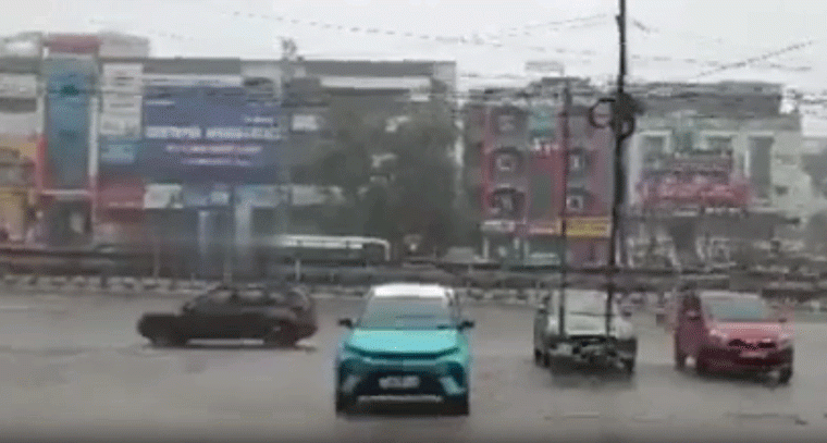 హైదరాబాద్‌లో దంచికొడుతున్న వర్షం