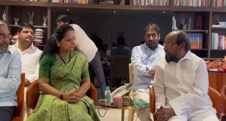  కృష్ణయ్యతో బీఆర్ఎస్ ఎమ్మెల్సీ కవిత  భేటీ..