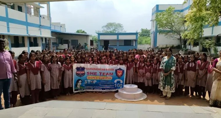 కాగజ్‌నగర్ ఆర్ఆర్ఓ కాలనీలో షీ టీం అవగాహన కార్యక్రమం