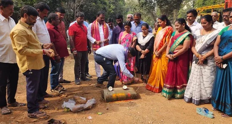 సురభి కాలనీ పార్క్ అభివృద్ధి పనులను కార్పొరేటర్ ప్రారంభించారు