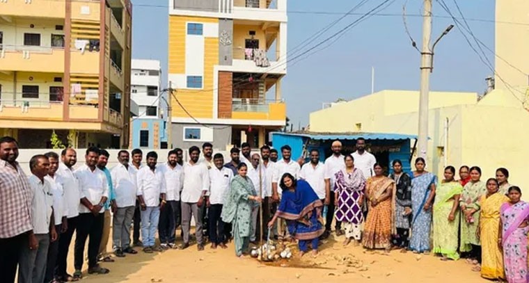 కాలకల్ గ్రామంలో నూతన వాటర్ లైన్ కు సర్పంచ్ నవ్య నాగరాజు గౌడ్ శంకుస్థాపన