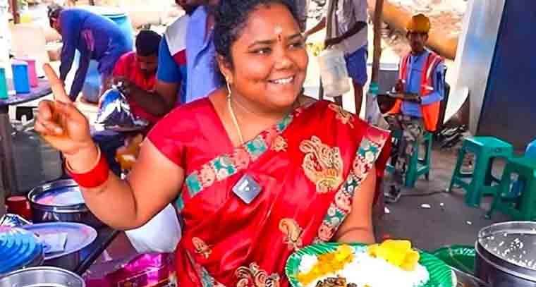 వేలం పాటలో గణేశుడి లడ్డుని దక్కించుకున్న కుమారి ఆంటీ 