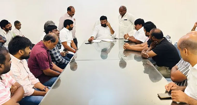  లబ్ధిదారులకు సిఎంఆర్ఆఫ్ చెక్కులు పంపిణి