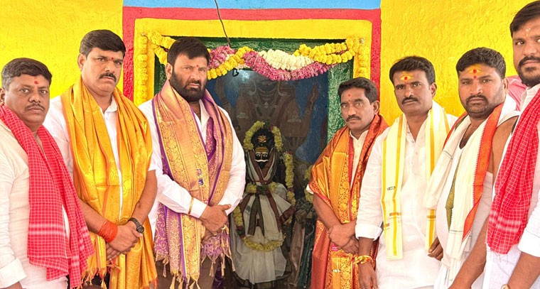 దుండిగల్ మల్లికార్జున స్వామి వారిని దర్శించుకున్న  కూన శ్రీశైలం గౌడ్ 