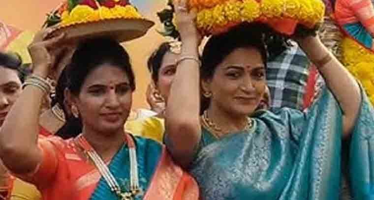 బతుకమ్మ సంబరాల్లో పాల్గొన్న ఖుష్బూ 
