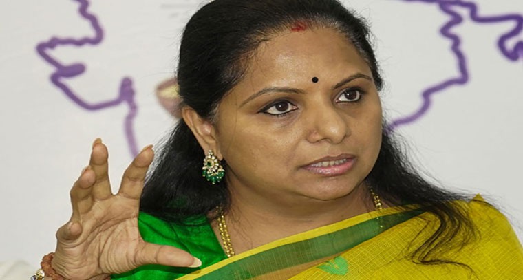 కేసీఆర్ చుట్టూ దయ్యాలు ఉన్నాయని సంచలన వ్యాఖ్యలు..కవిత 