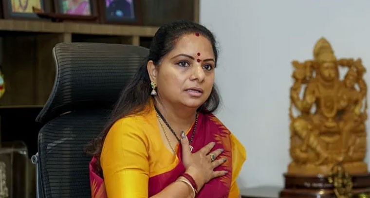 నా భర్త ఫోన్ కూడా ట్యాప్ చేశారు: కవిత
