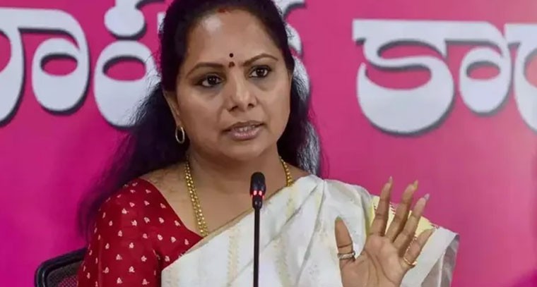 ఫోన్ ట్యాపింగ్ విచారణ గుంపు మేస్త్రీ, గుంట నక్క డ్రామా: కవిత