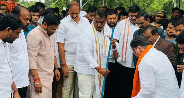 పీజీ బాలికలు, బాలుర హాస్టల్ పనులకు శంకుస్థాపన చేసిన మంత్రులు