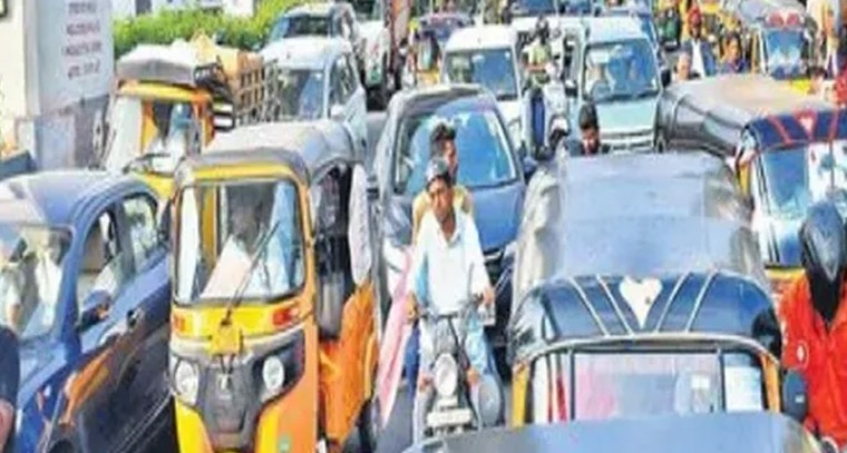 కొత్తగా బైక్ లు, కార్లు కొనేవారికి షాక్.. వాహనాల లైఫ్ ట్యాక్స్ పెంపు