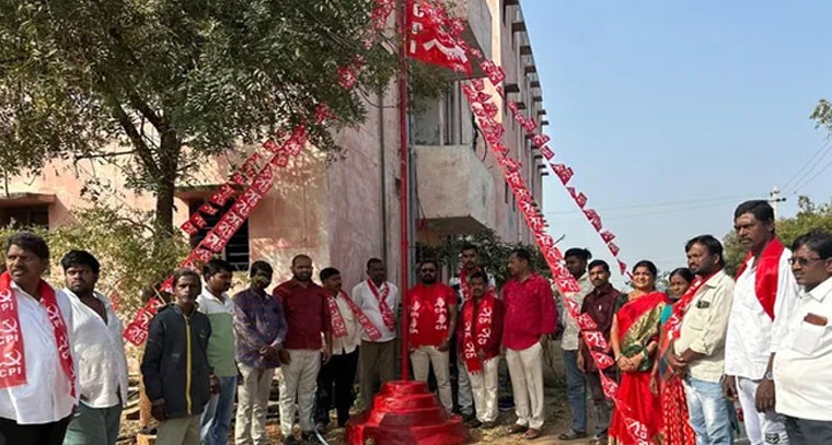 తుర్కయంజాల్‌లో సిపిఐ పార్టీ జెండా ఆవిష్కరణ