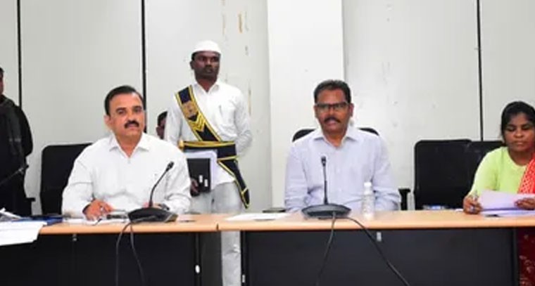 లారీలు అందుబాటులో ఉండాలి: అదనపు కలెక్టర్ గడ్డం నగేష్