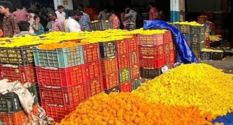 భారీగా పెరిగిన పూల ధ‌ర‌లు