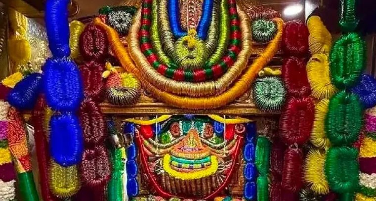 లలితాదేవిగా భక్తులకు దర్శనం ఇచ్చిన బల్కంపేట ఎల్లమ్మ అమ్మవారు