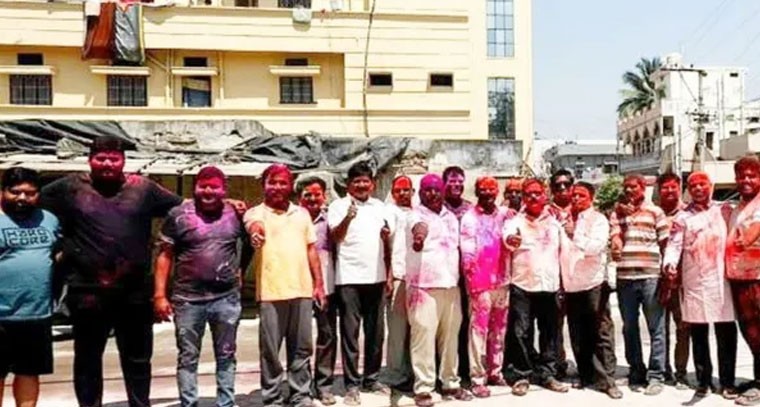 బాలాజీ నగర్ లో డప్పు చప్పుడుతో హోలీ వేడుకలు