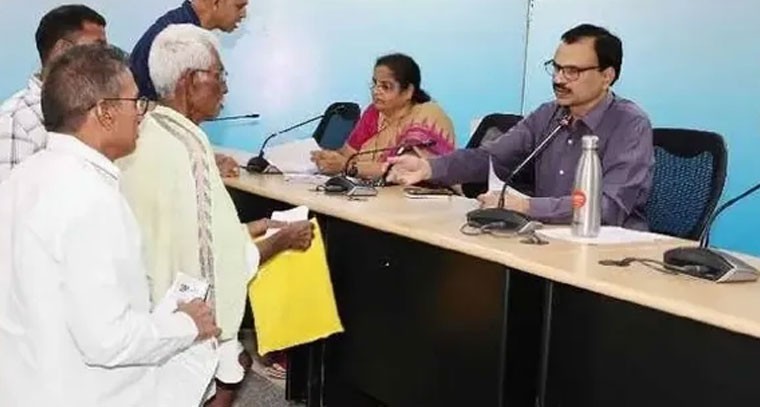 కలెక్టరేట్ లో సమస్యల పరిష్కారానికి ఆదేశాలు