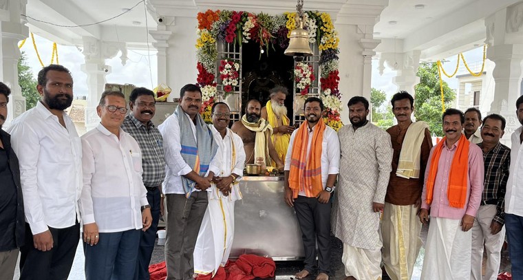 శ్రీ శ్రీ అభయాంజనేయ స్వామి ఆలయ వార్షికోత్సవంలో పాల్గొన్న మాదిరి ప్రిథ్వీరాజ్.

