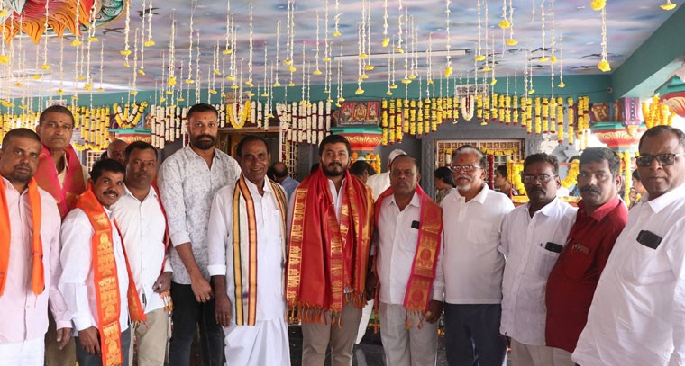 స్వామివారిని దర్శించుకుని ప్రత్యేక పూజలు నిర్వహించిన మాద్రి పృథ్వీరాజ్ 