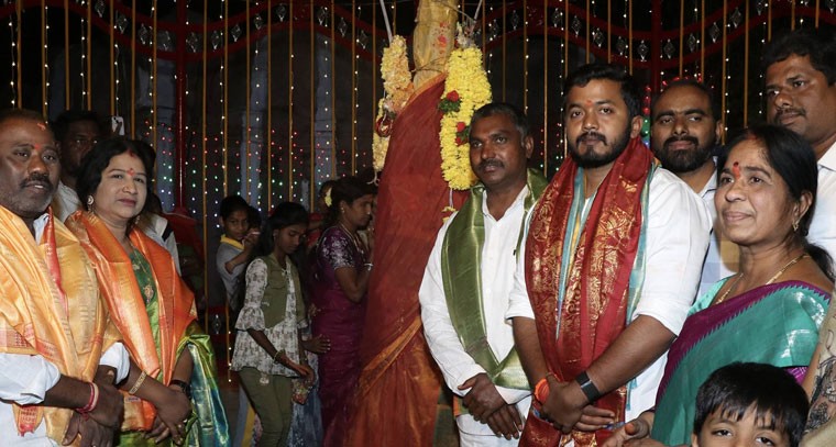 సమ్మక్క సారలమ్మ జాతర మహోత్సవంలో పాల్గొన్న బీఆర్ఎస్ నాయకులు మాద్రి పృథ్వీరాజ్ 