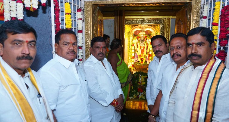 వైకుంఠ ఏకాదశి పర్వదినం పురస్కరించుకొని...ప్రత్యేక పూజలు నిర్వహించిన  గూడెం మహిపాల్ రెడ్డి