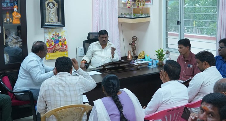 త్వరలో రెండు నూతన సబ్ స్టేషన్ల నిర్మాణానికి శంకుస్థాపన : గూడెం మహిపాల్ రెడ్డి