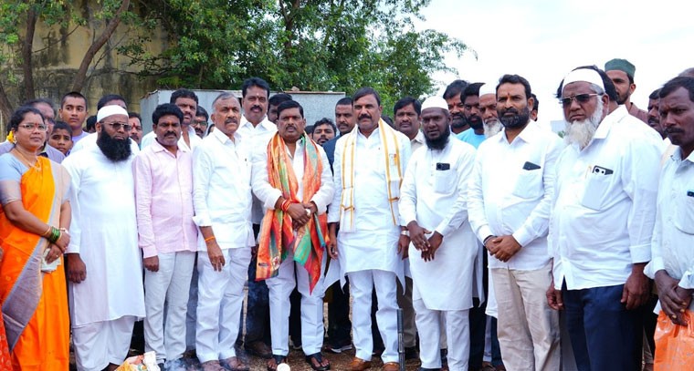 అదనపు తరగతి గదుల నిర్మాణ పనులకు శంకుస్థాపన చేసిన  గూడెం మహిపాల్ రెడ్డి