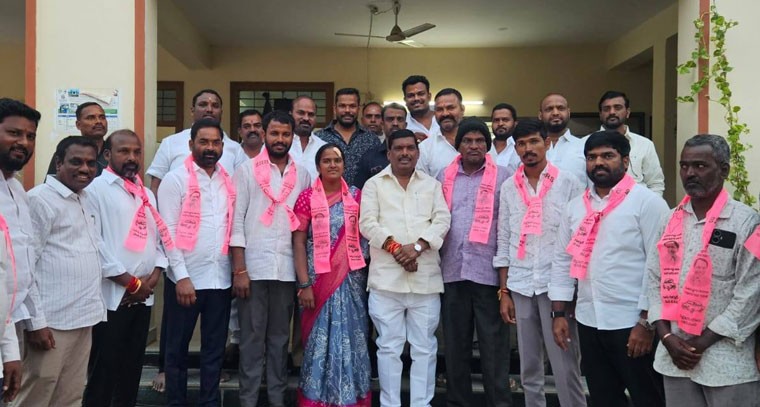 గులాబీ గూటికి జిన్నారం మున్సిపల్ స్వతంత్ర అభ్యర్థి 