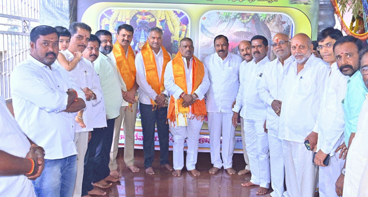 మహంకాళి అమ్మవారిని దర్శించుకున్న ఎమ్మెల్యే జిఎంఆర్ 