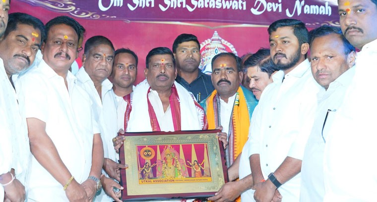 సరస్వతి పూజలలో పాల్గొన్న ఎమ్మెల్యే గూడెం మహిపాల్ రెడ్డి